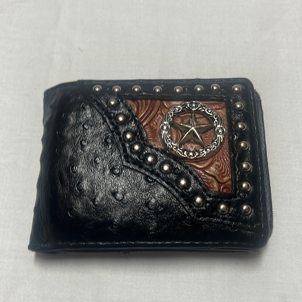 Men’s poncho leather black tan bi-fold wallet with ostrich skin pattern